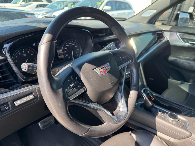 Cadillac XT6 Vehicle Full-screen Gallery Image 15