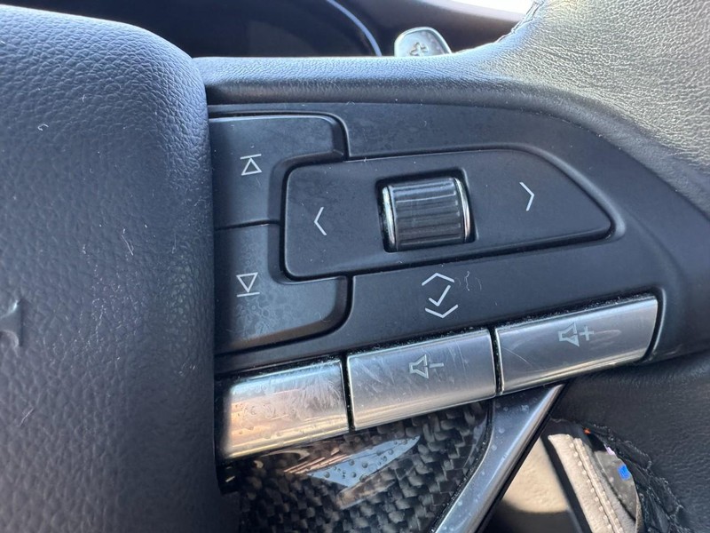 Cadillac XT6 Vehicle Full-screen Gallery Image 19
