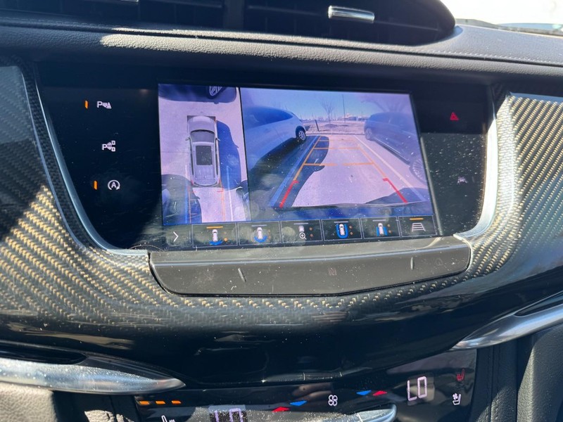 Cadillac XT6 Vehicle Full-screen Gallery Image 24