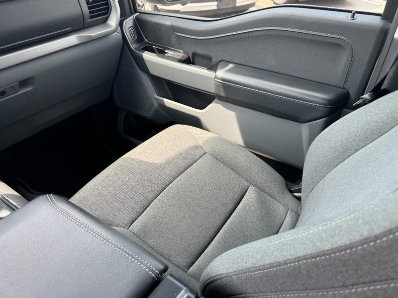 Ford F-150 Vehicle Full-screen Gallery Image 11
