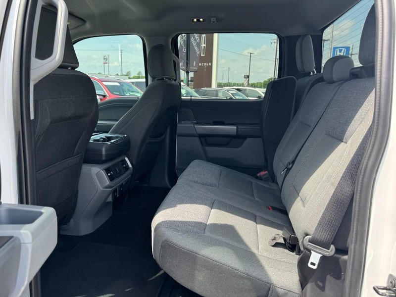 Ford F-150 Vehicle Full-screen Gallery Image 12