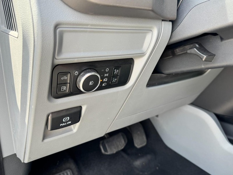 Ford F-150 Vehicle Full-screen Gallery Image 14