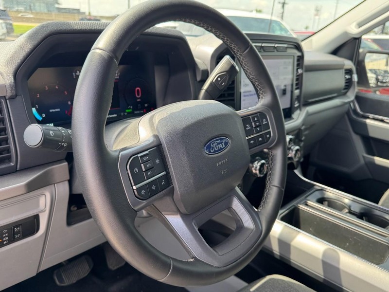Ford F-150 Vehicle Full-screen Gallery Image 15