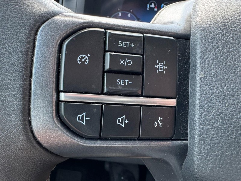 Ford F-150 Vehicle Full-screen Gallery Image 18