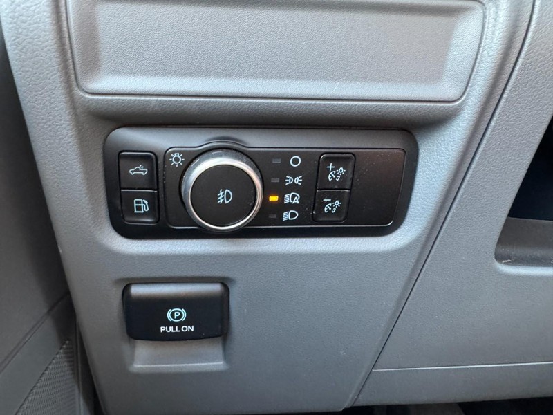 Ford F-150 Vehicle Full-screen Gallery Image 22
