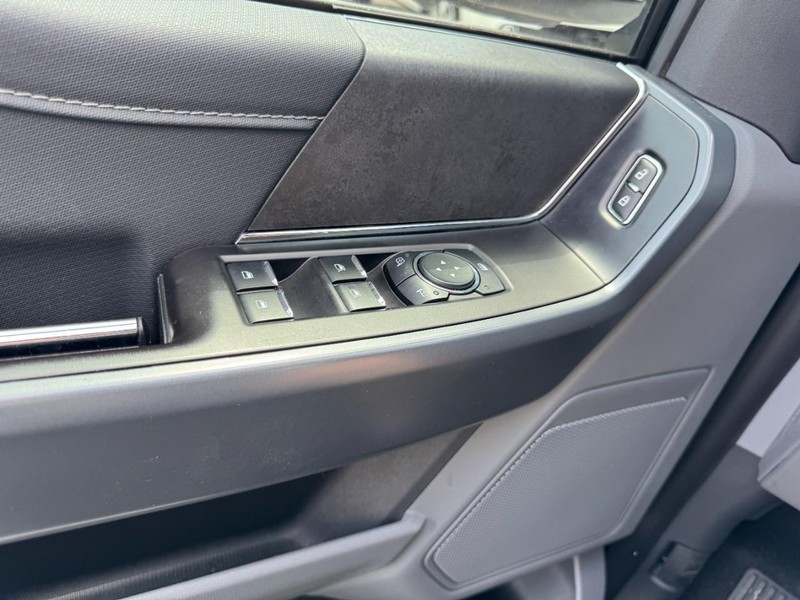 Ford F-150 Vehicle Full-screen Gallery Image 25