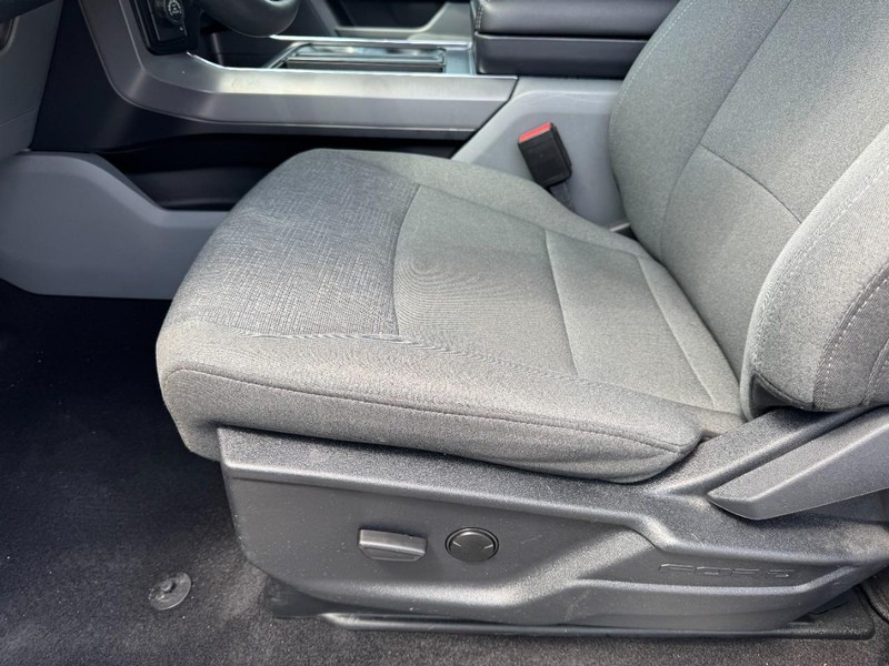 Ford F-150 Vehicle Full-screen Gallery Image 26