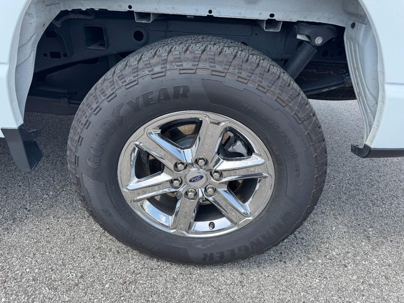Ford F-150 Vehicle Full-screen Gallery Image 27