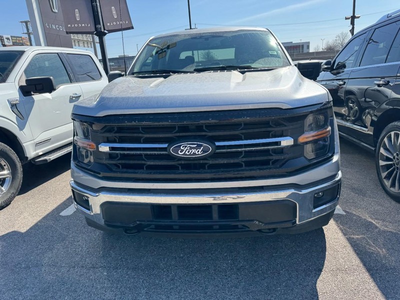 Ford F-150 Vehicle Full-screen Gallery Image 02