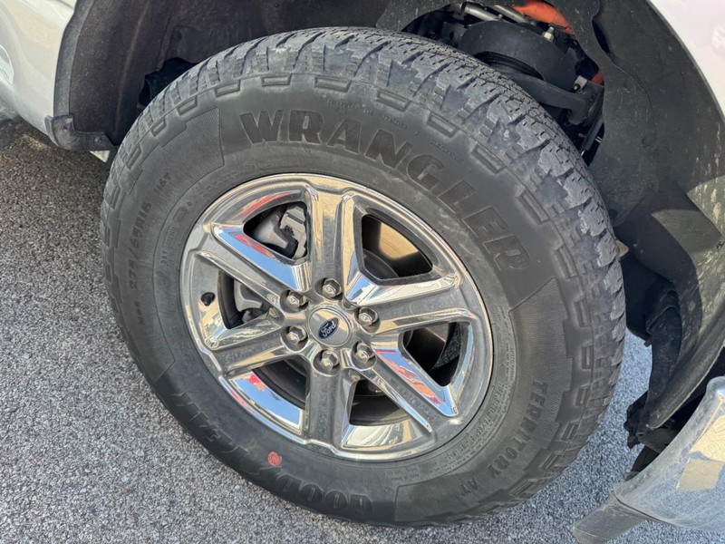 Ford F-150 Vehicle Full-screen Gallery Image 04