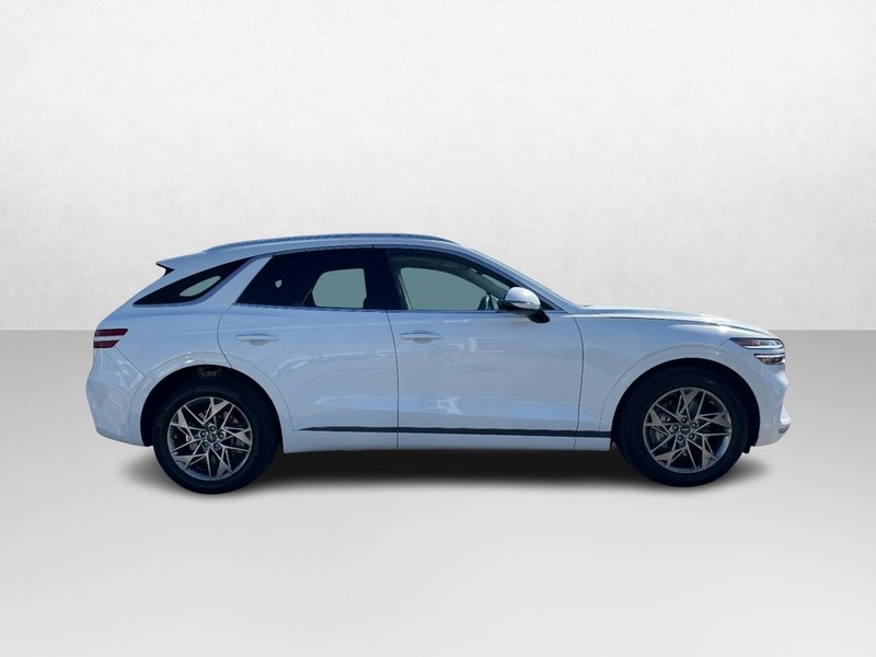 Genesis GV70 Vehicle Full-screen Gallery Image 04