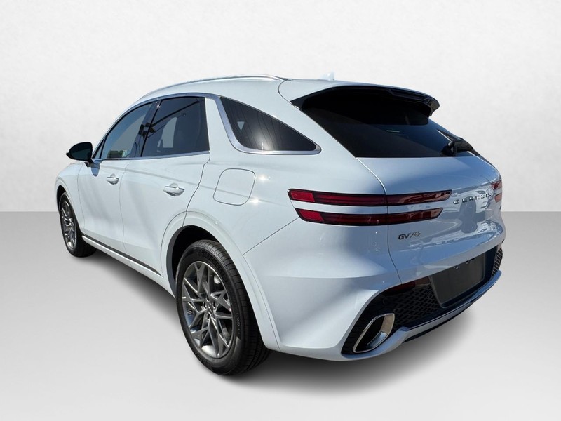 Genesis GV70 Vehicle Full-screen Gallery Image 07