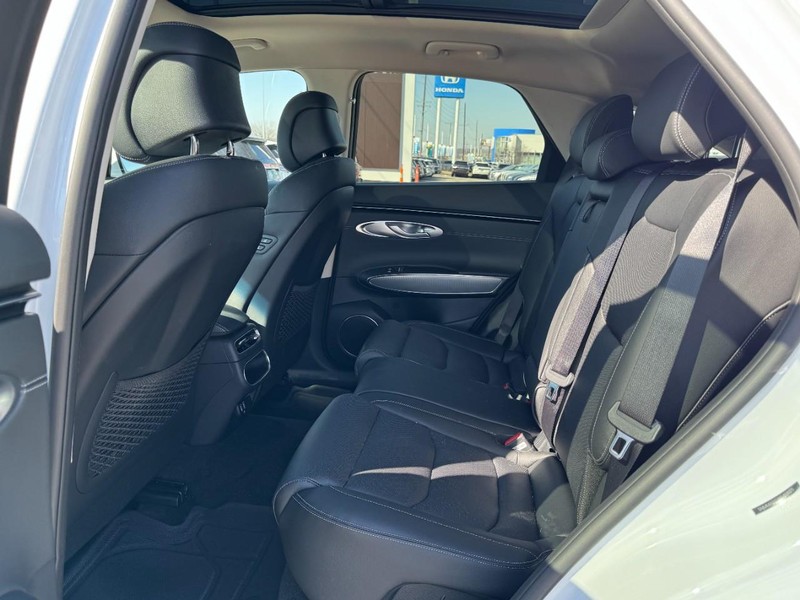 Genesis GV70 Vehicle Full-screen Gallery Image 12