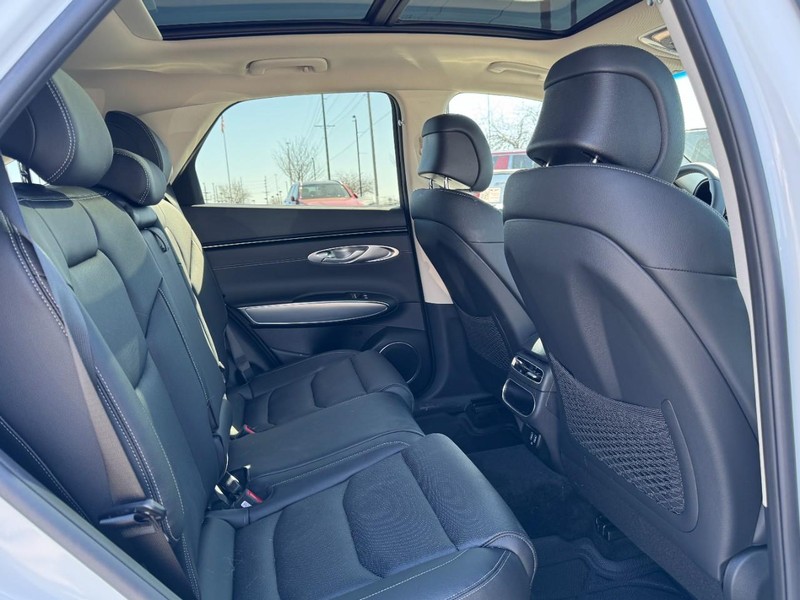 Genesis GV70 Vehicle Full-screen Gallery Image 13