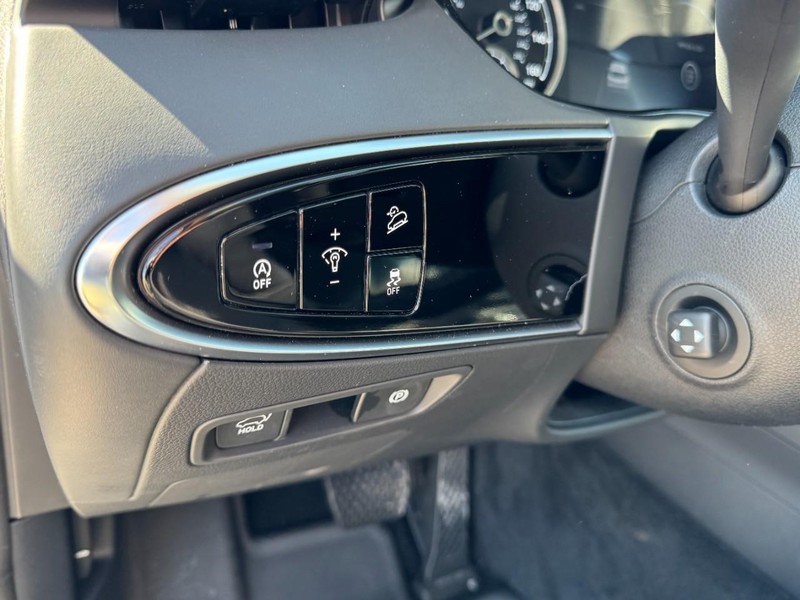 Genesis GV70 Vehicle Full-screen Gallery Image 14