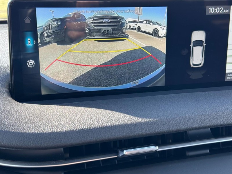 Genesis GV70 Vehicle Full-screen Gallery Image 24