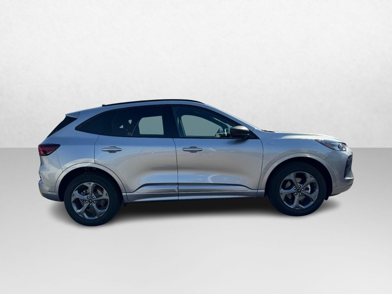 Ford Escape Vehicle Full-screen Gallery Image 04