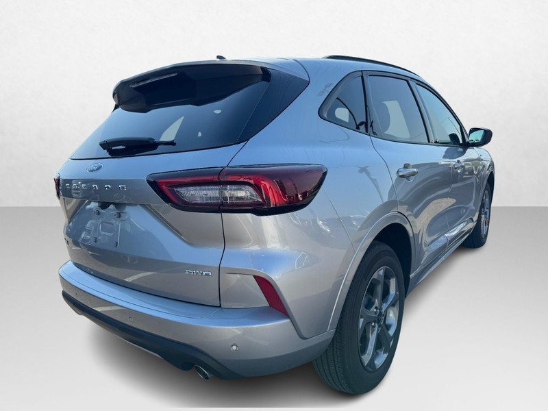 Ford Escape Vehicle Full-screen Gallery Image 05