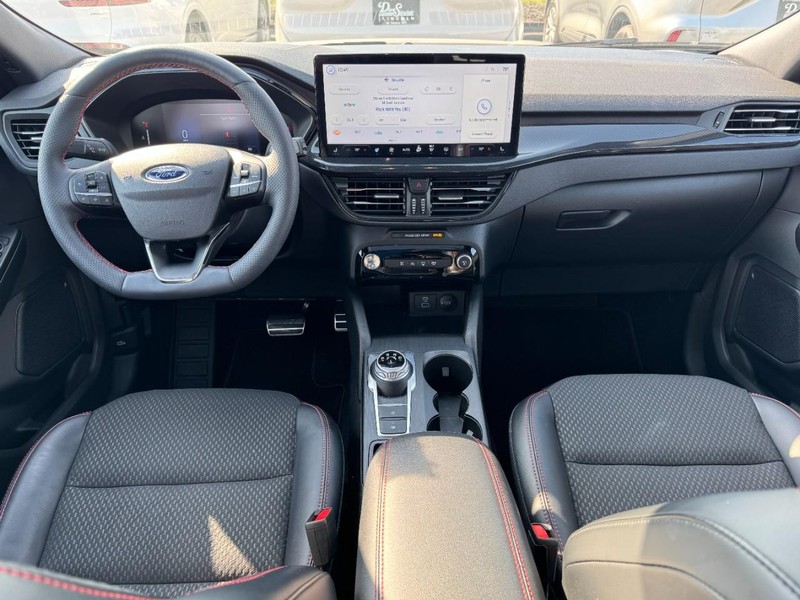 Ford Escape Vehicle Full-screen Gallery Image 09