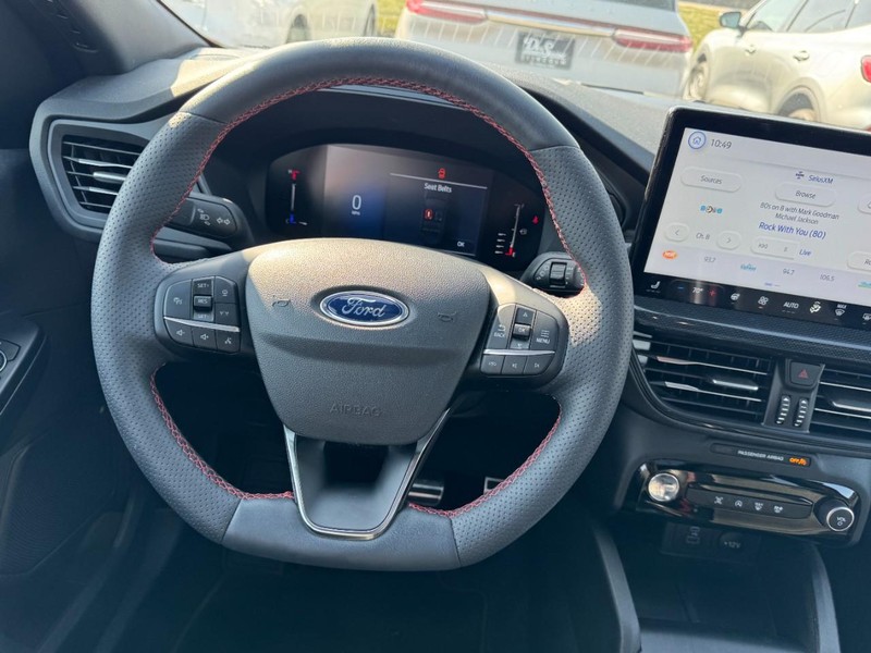 Ford Escape Vehicle Full-screen Gallery Image 10