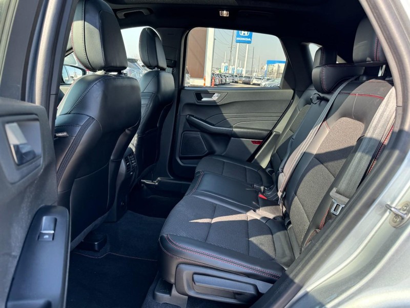Ford Escape Vehicle Full-screen Gallery Image 12