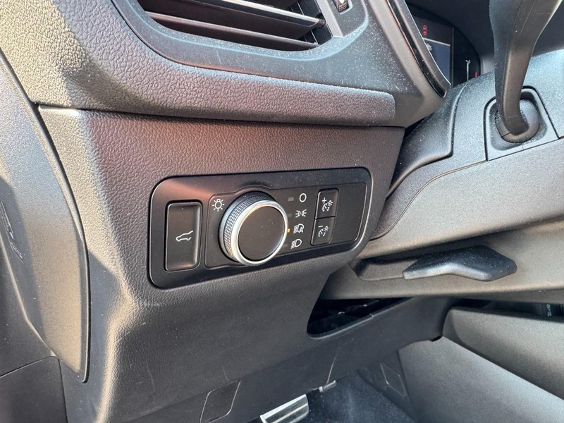 Ford Escape Vehicle Full-screen Gallery Image 14