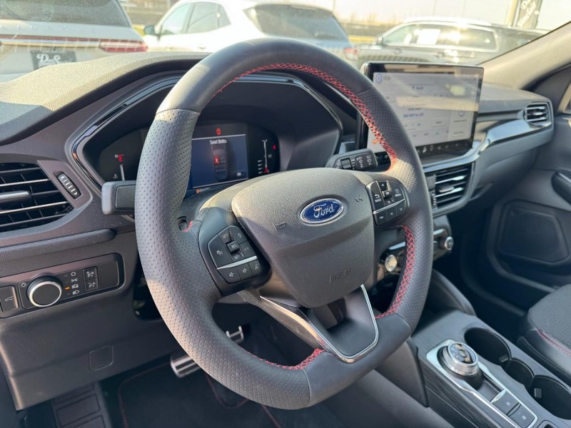 Ford Escape Vehicle Full-screen Gallery Image 15