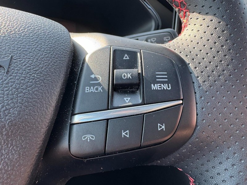 Ford Escape Vehicle Full-screen Gallery Image 19