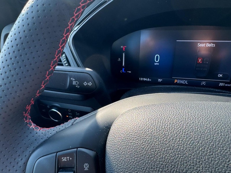 Ford Escape Vehicle Full-screen Gallery Image 20