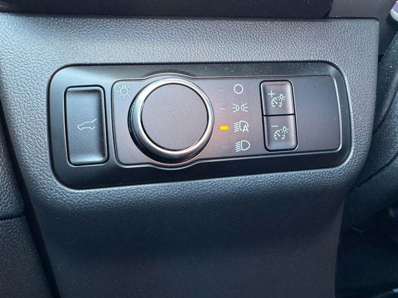 Ford Escape Vehicle Full-screen Gallery Image 22