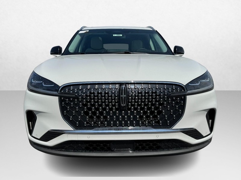 Lincoln Aviator Vehicle Full-screen Gallery Image 02