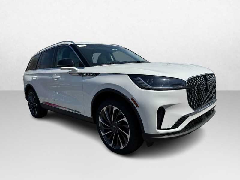 Lincoln Aviator Vehicle Full-screen Gallery Image 03