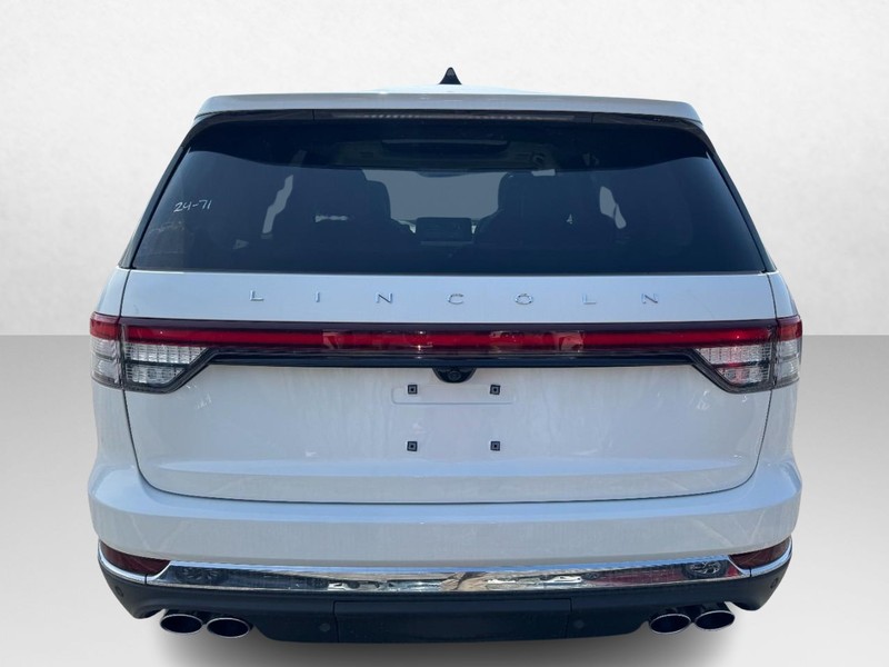 Lincoln Aviator Vehicle Full-screen Gallery Image 06