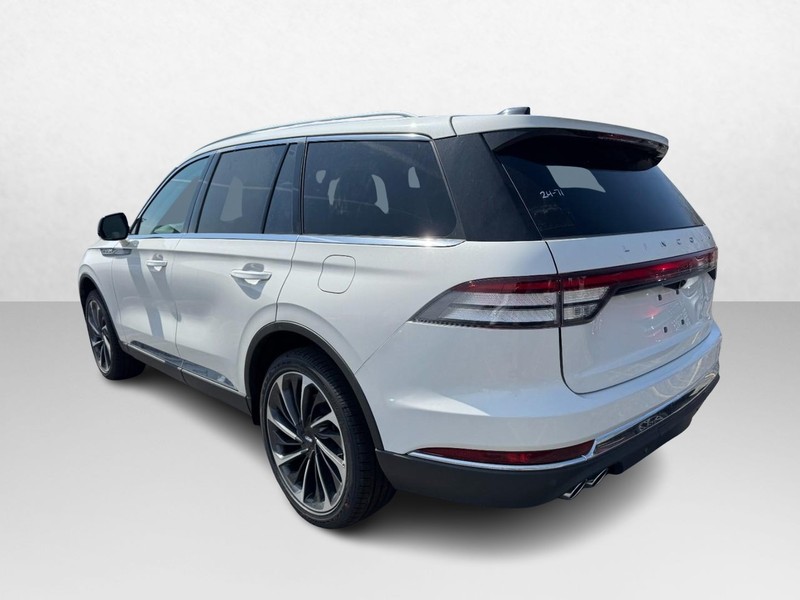 Lincoln Aviator Vehicle Full-screen Gallery Image 07
