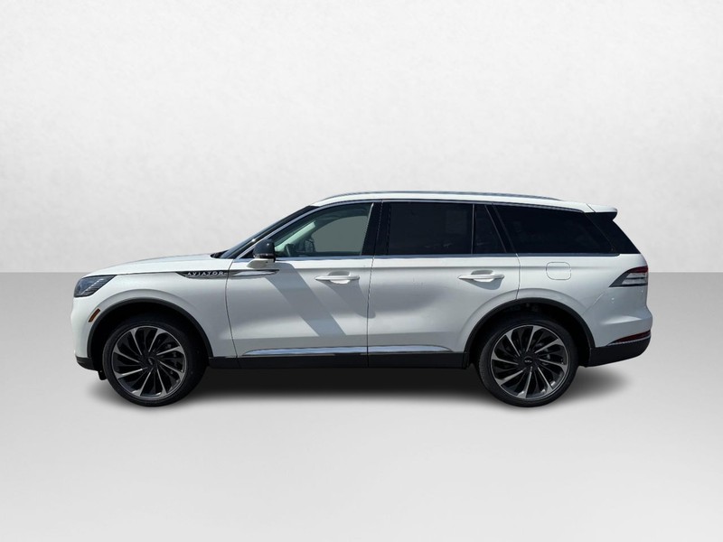 Lincoln Aviator Vehicle Full-screen Gallery Image 08