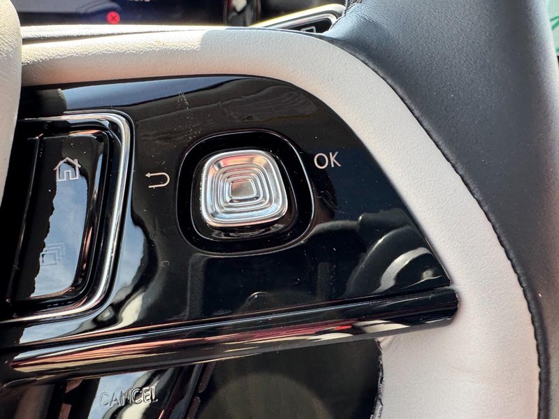Lincoln Aviator Vehicle Full-screen Gallery Image 19