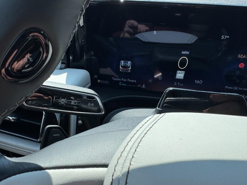 Lincoln Aviator Vehicle Full-screen Gallery Image 20