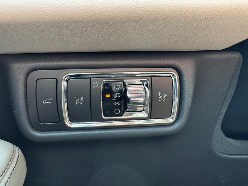 Lincoln Aviator Vehicle Full-screen Gallery Image 22
