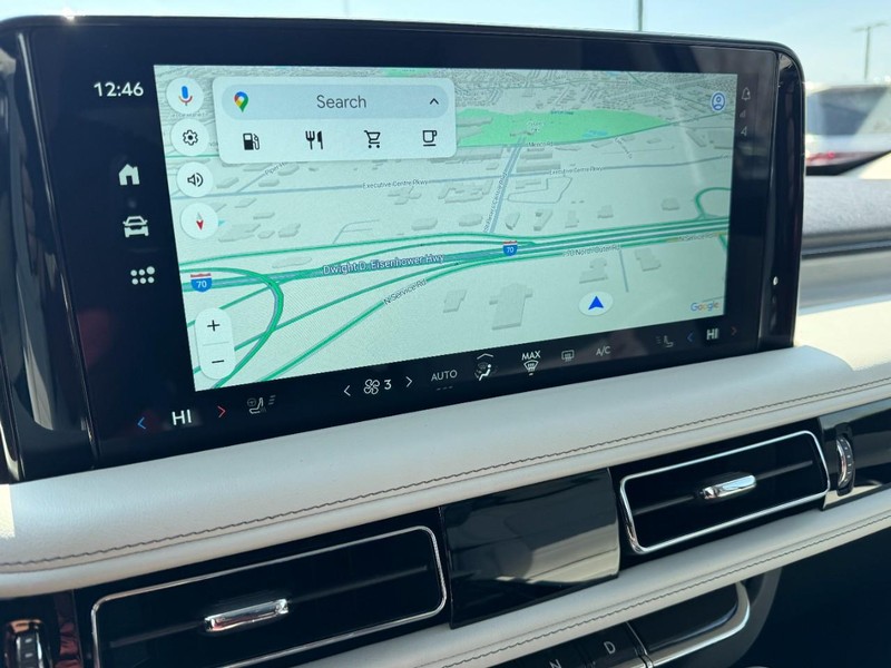 Lincoln Aviator Vehicle Full-screen Gallery Image 23