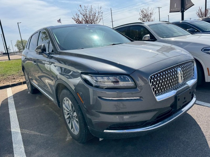 Lincoln Nautilus Vehicle Full-screen Gallery Image 03