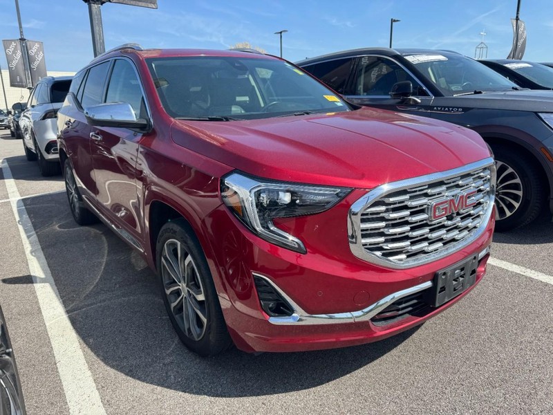 GMC Terrain Vehicle Full-screen Gallery Image 03