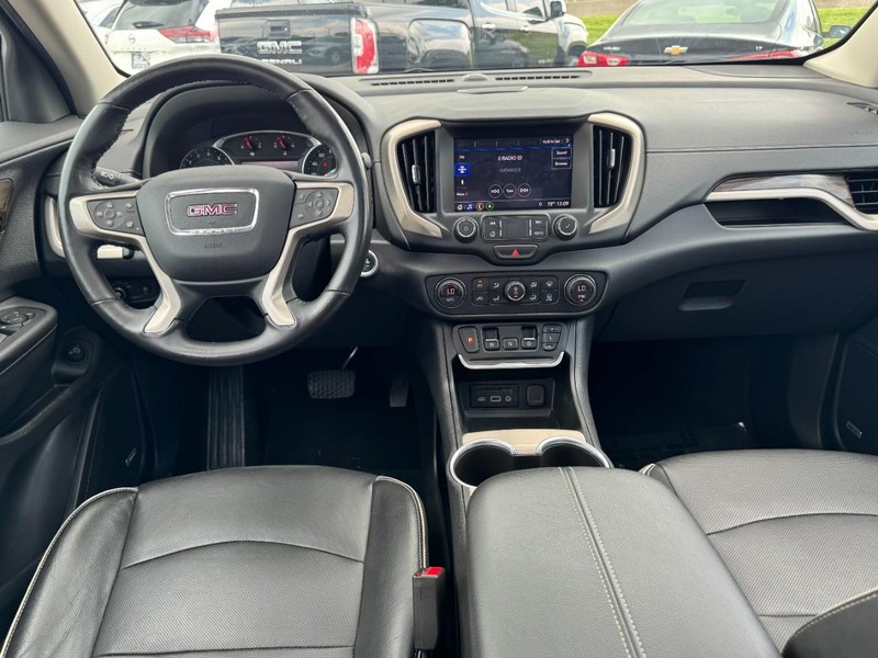 GMC Terrain Vehicle Full-screen Gallery Image 09