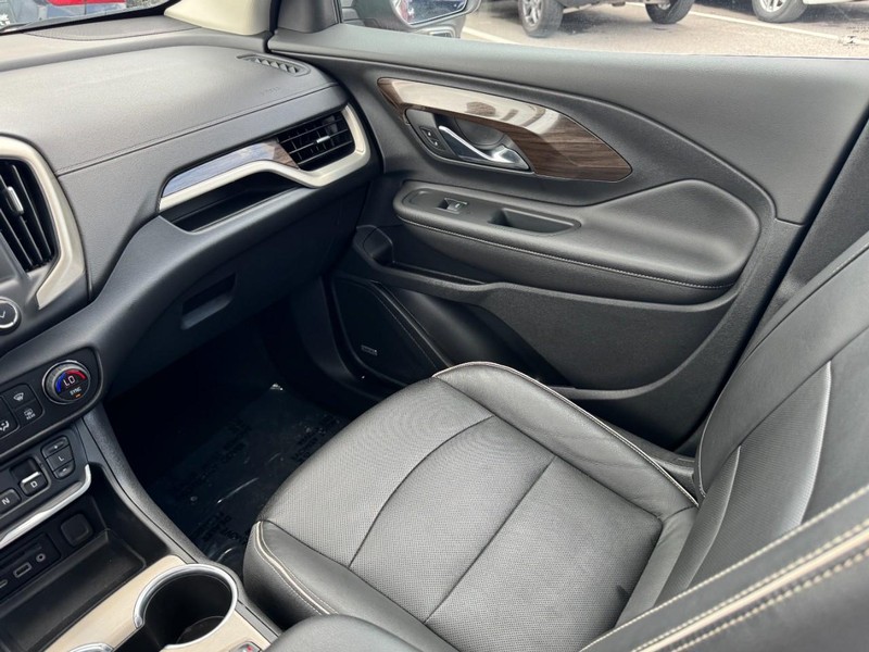 GMC Terrain Vehicle Full-screen Gallery Image 11