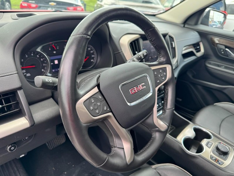 GMC Terrain Vehicle Full-screen Gallery Image 15