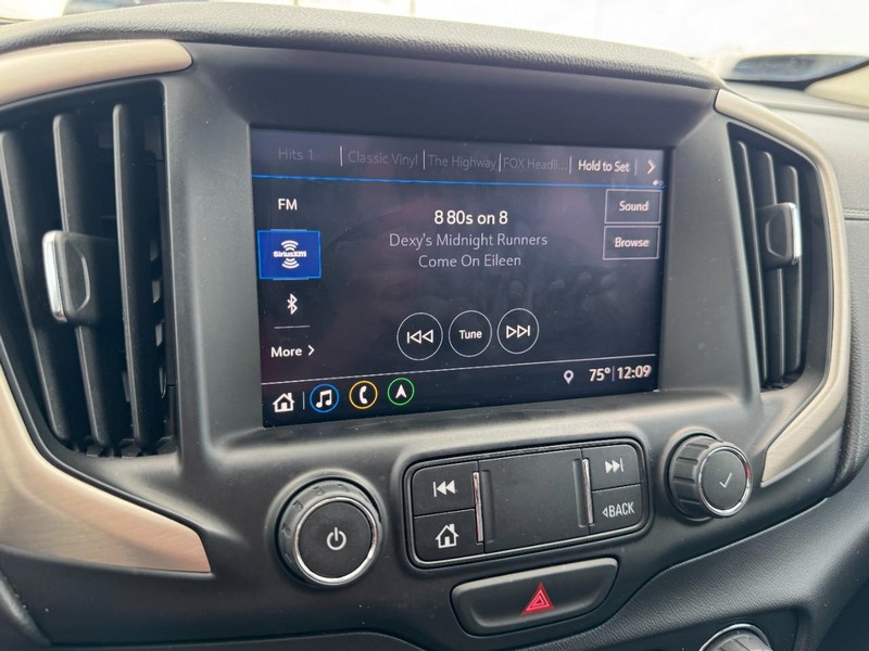 GMC Terrain Vehicle Full-screen Gallery Image 16