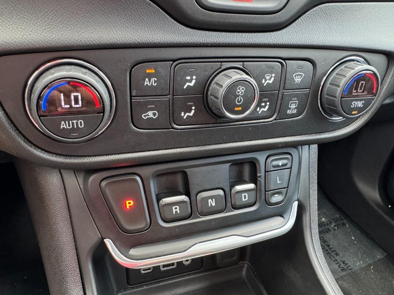 GMC Terrain Vehicle Full-screen Gallery Image 17