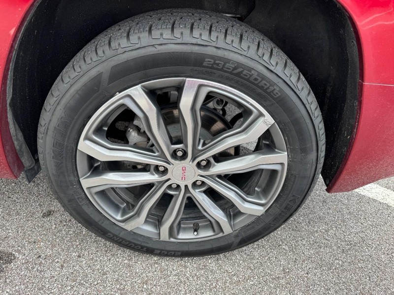 GMC Terrain Vehicle Full-screen Gallery Image 27