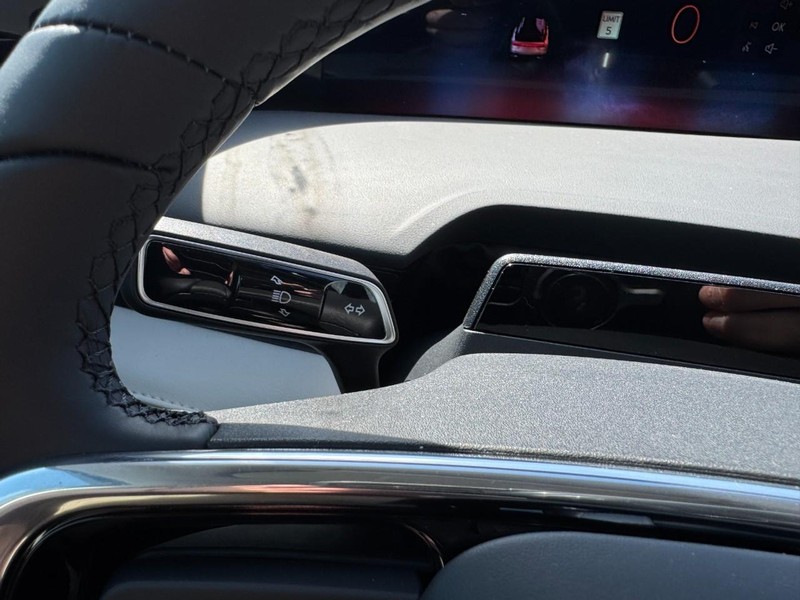 Lincoln Nautilus Vehicle Full-screen Gallery Image 20