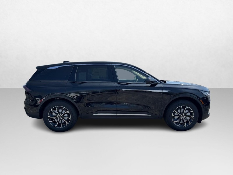 Lincoln Nautilus Vehicle Full-screen Gallery Image 04