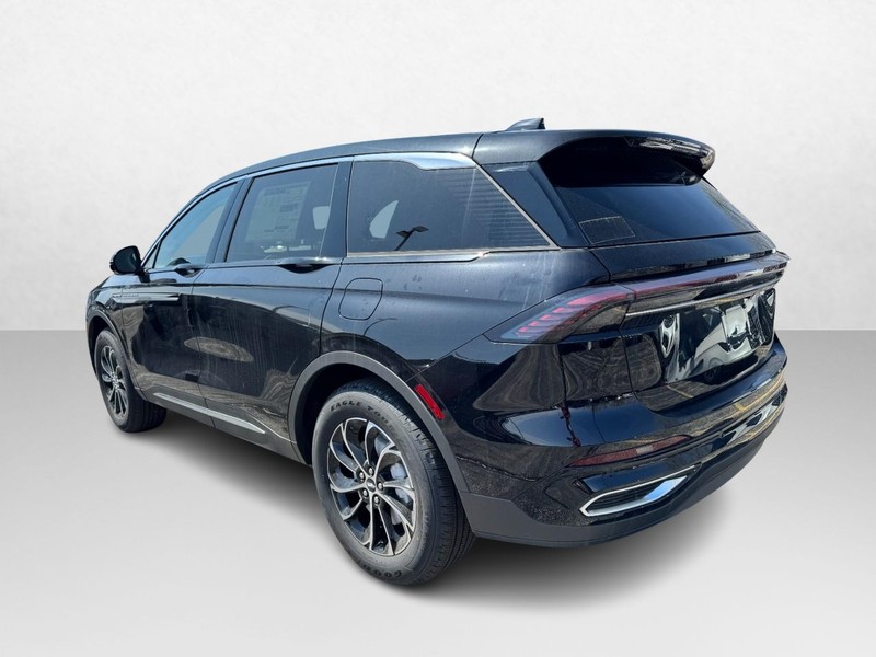 Lincoln Nautilus Vehicle Full-screen Gallery Image 07